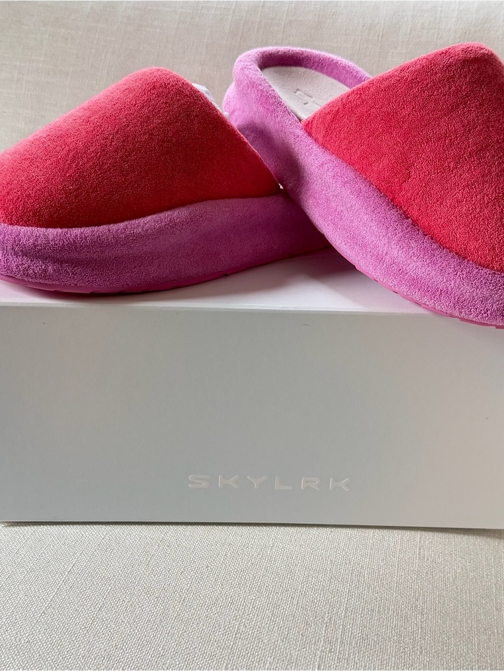 SKYLRK Rest Slippers Color Juice Pink & Red Slippers
